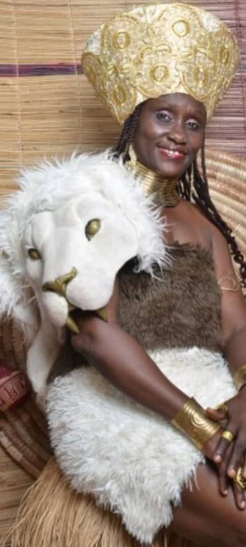 photo 5870692107600120596 y